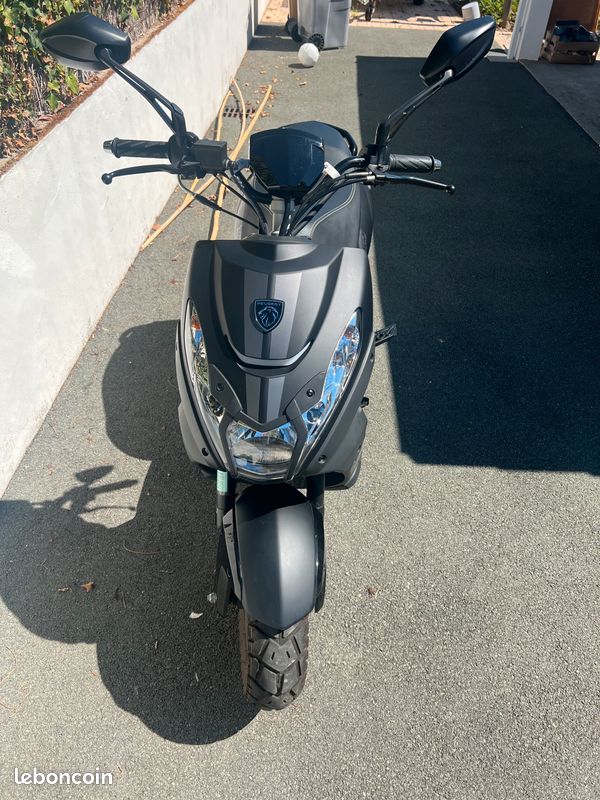 Scooter noir Streetzone 4T Peugeot (image 3)