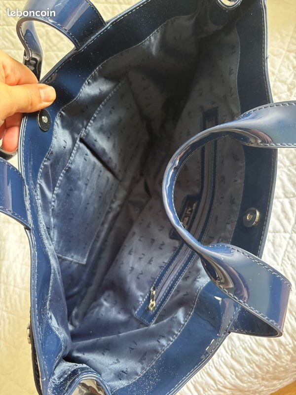 Sac Armani Jeans vernis bleu marine Accessoires Bagagerie