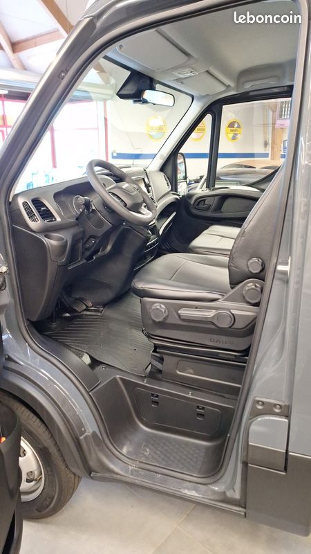 Iveco Daily 35C18HA8 180ch BVA Gris Minéral / ampirol CORNU D30C34 / 54900 ht (image 7)