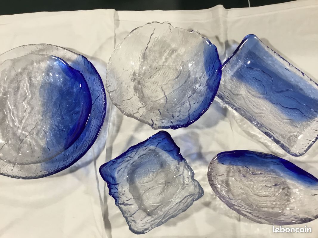 Vaisselle design 34 pièces transparente et bleue (image 4)