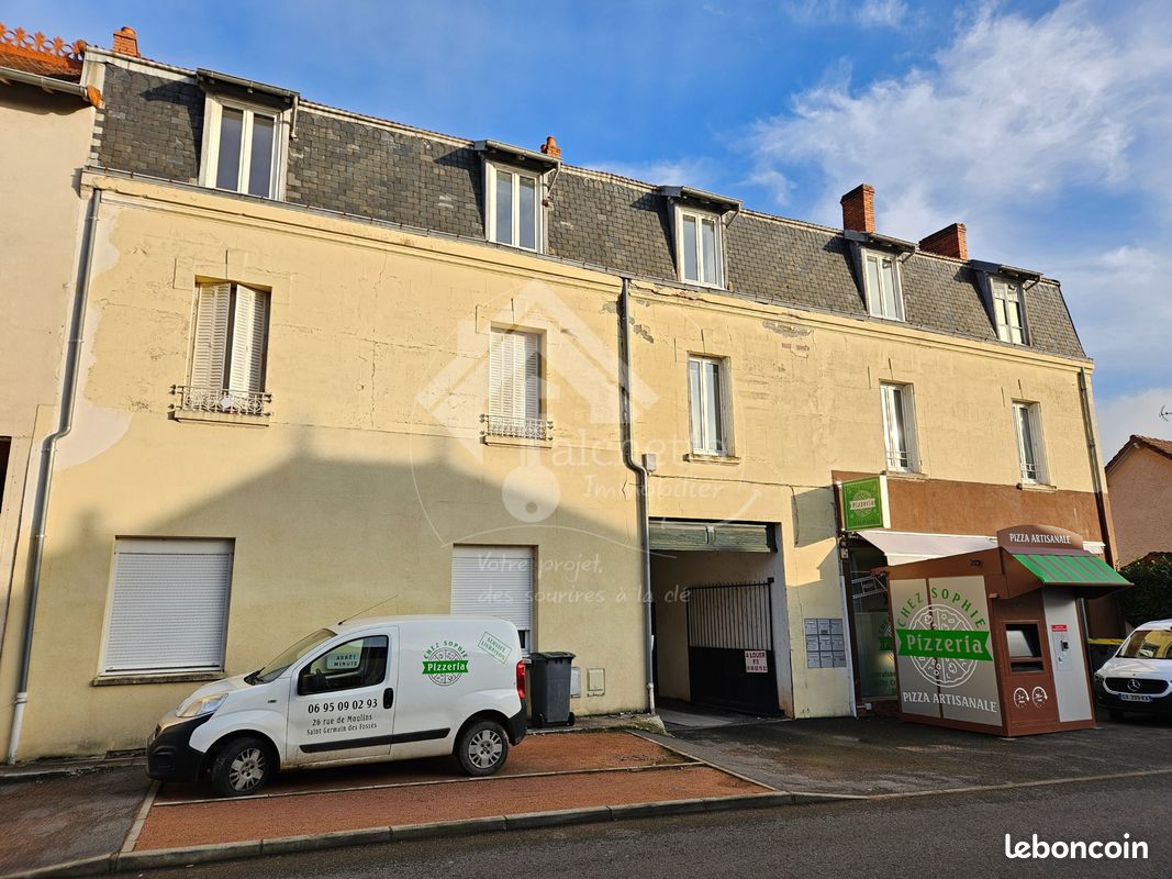 Maison 16 pièces 388 m² · à Saint-Germain-des-Fossés · 388 m² · 299 000 €
