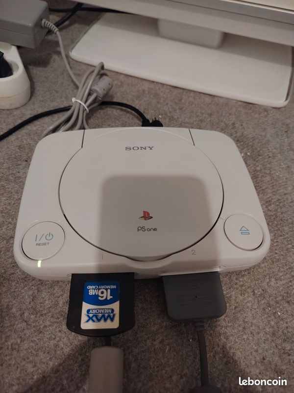 Console Sony PlayStation PS One SCPH-102 PAL 2 manettes 2 jeux carte mémoire bon état (image 15)