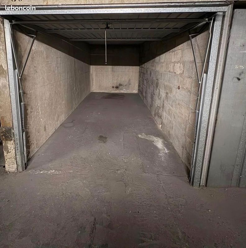 Box avant dans un sous-sol parking avec bip · à Le Pré-Saint-Gervais · 12 000 €