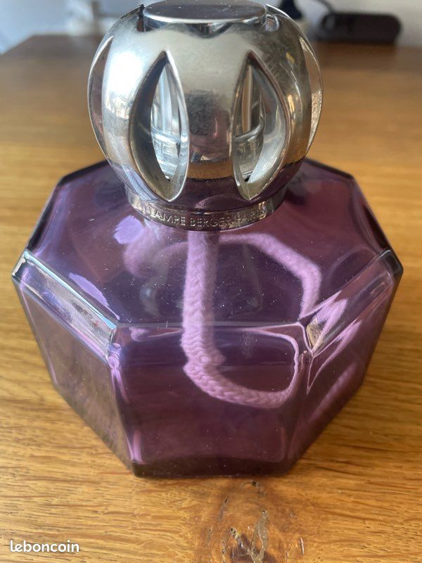 Lampe Berger En Verre Pourpre - Occasion - Fonctionnelle