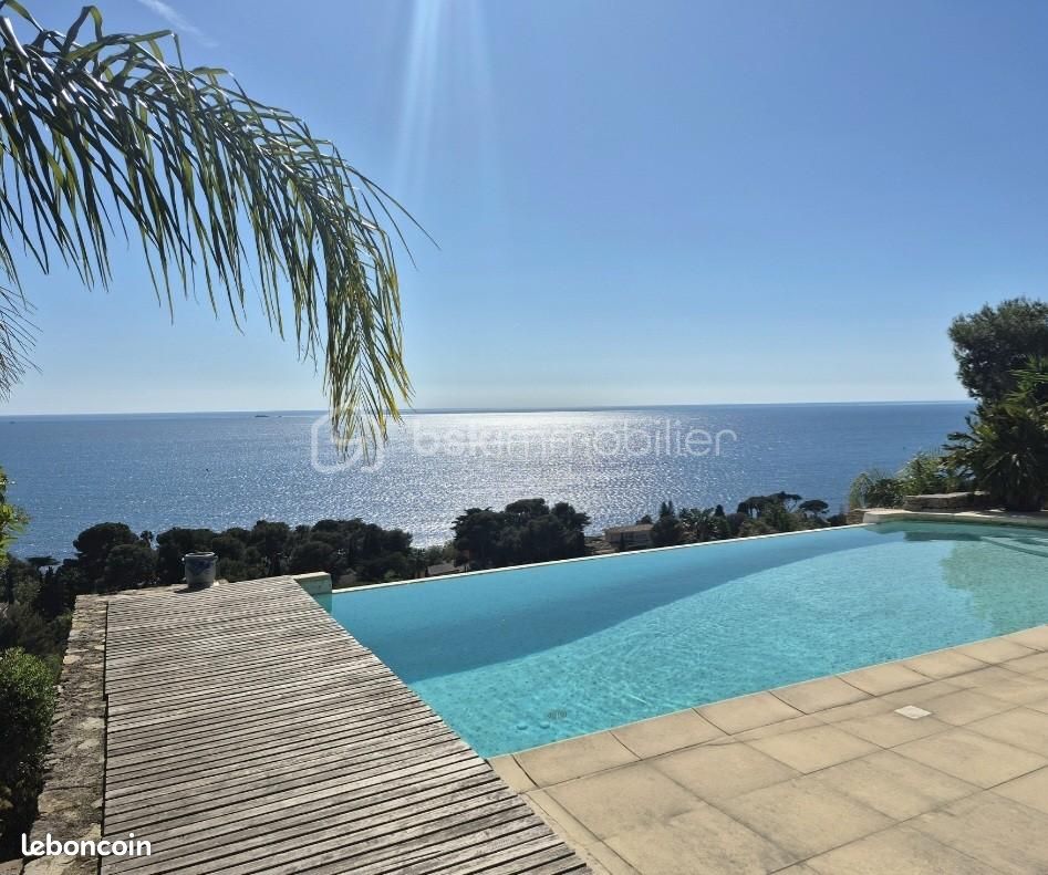Maison 8 pièces 189 m² · à Carqueiranne · 189 m² · 2 369 000 €