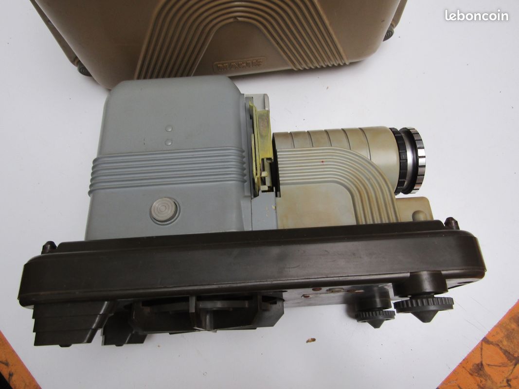 ANCIEN PROJECTEUR DE diapositives SFOM 2024 vers 1970 EUR 35,00