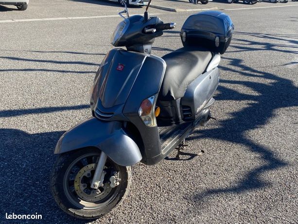 Vente d'occasion scooter 125cc KYMCO Like type vespa - Vente et location de  deux-roues sur Hyères - AMOTOS