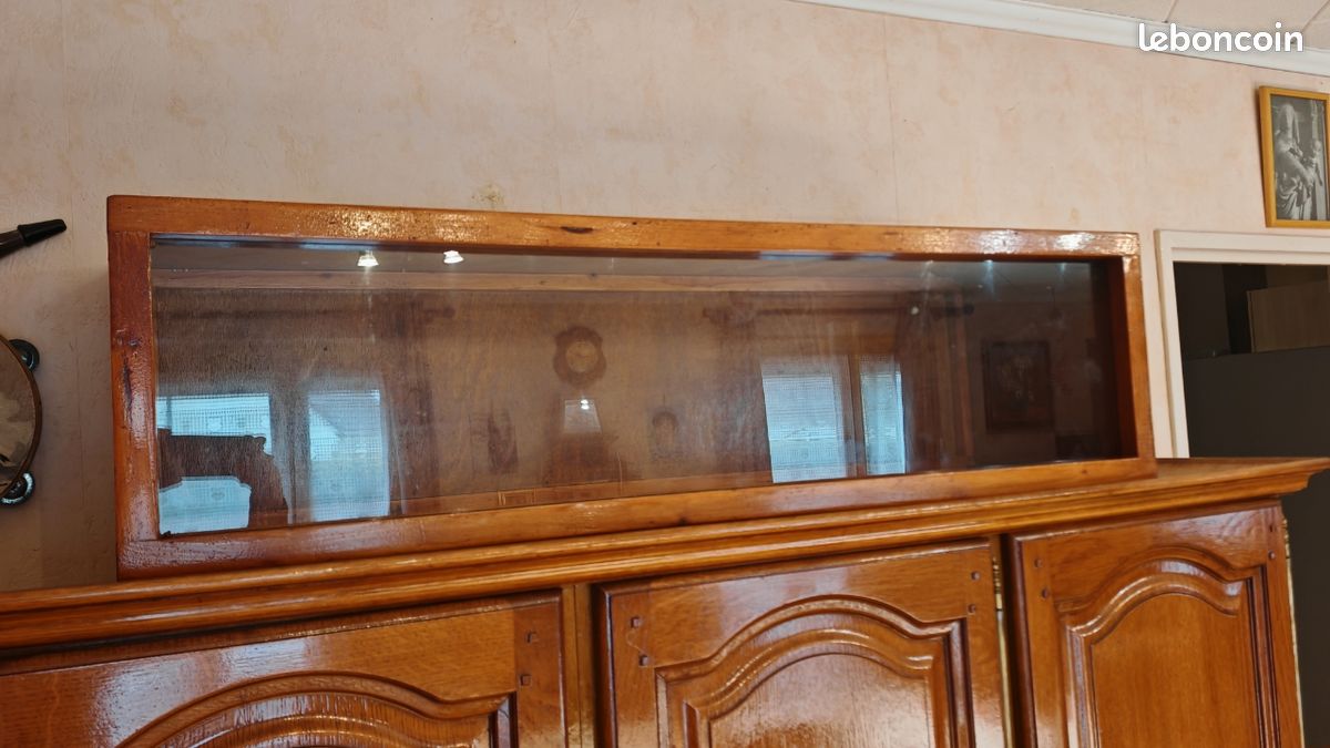 Vitrine d'exposition (image 1)