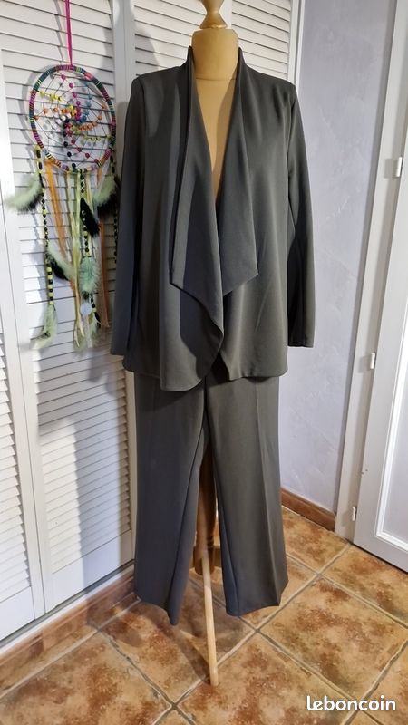 Tailleur Veste Et Jupe Armand Thiery Taille 44 - Couleur Beige/taupe - Occasion TBE