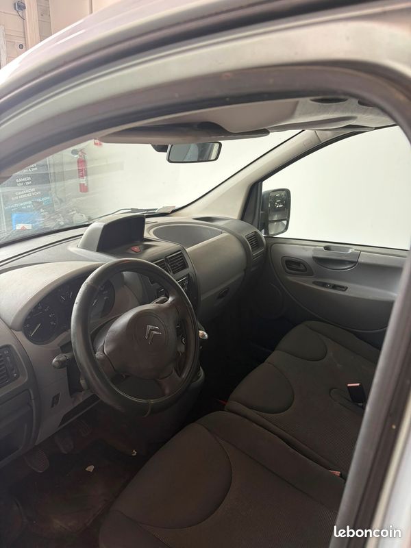 Citroën jumpy 2.0 HDI 128cv confort boîte 6/ CLIM / radar de recul / attache remorque / porte latéral / 3 places / Bluetooth / CT OK - de 6 mois GARANTIE Payement 3 / 4 fois sans frais (image 2)