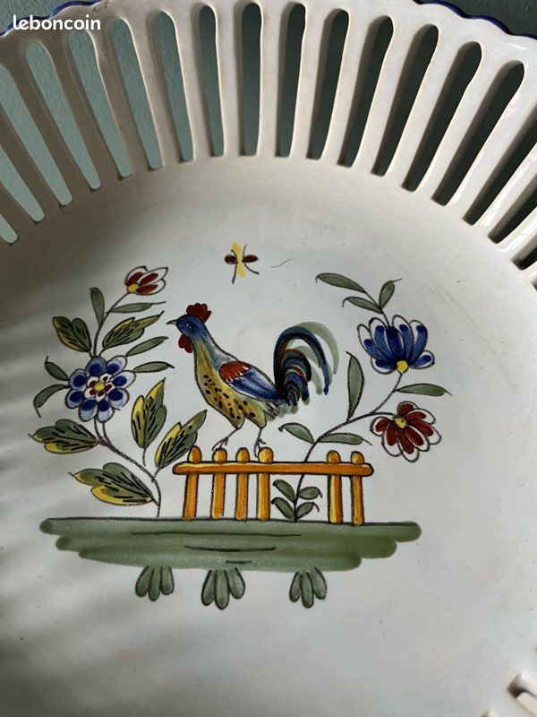 Plat à Anse Ancien Faïence Desvres – Décor Corbeille Fleurie – Signé Géo Martel (GM)