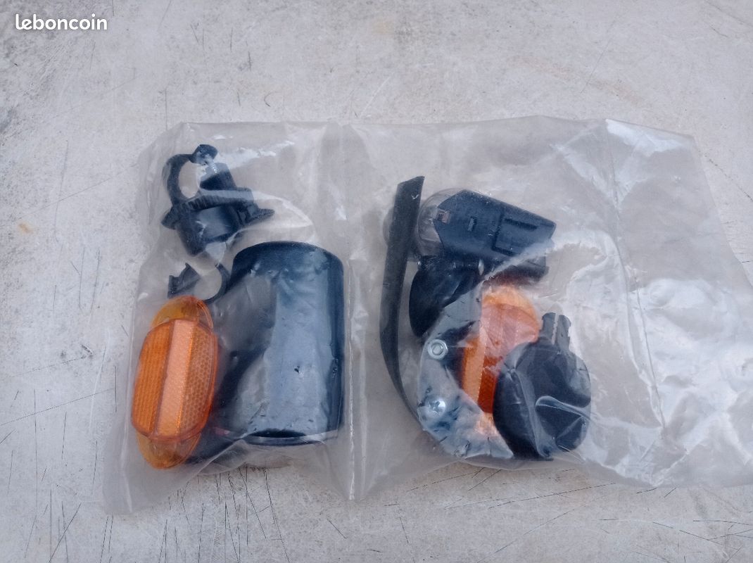 Pack complet vélo lumières , sonette , catadioptres neuf (image 1)