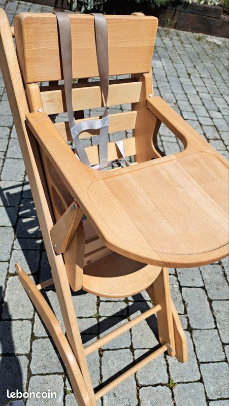 Chaise haute combelle pliable (image 1)