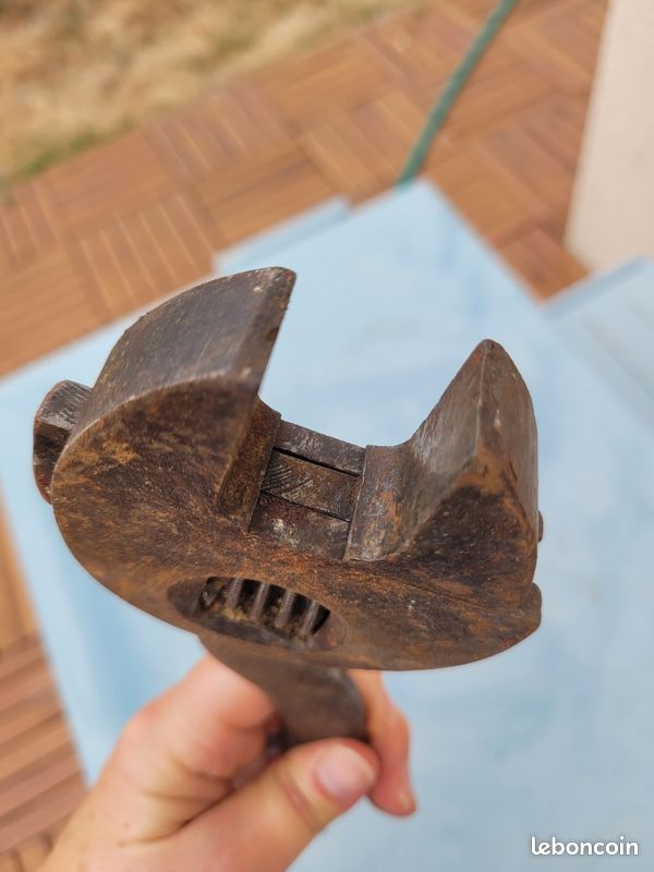 Outil Clée à molette ancienne (image 12)