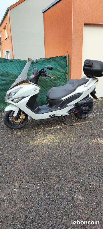 Vente scooter 125cc Daelim S3 touring (image 1)