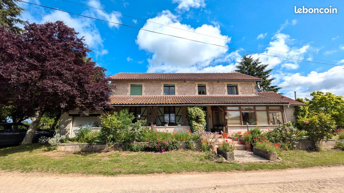 Maison 8 pièces 195 m² · à Payroux · 195 m² · 222 600 €