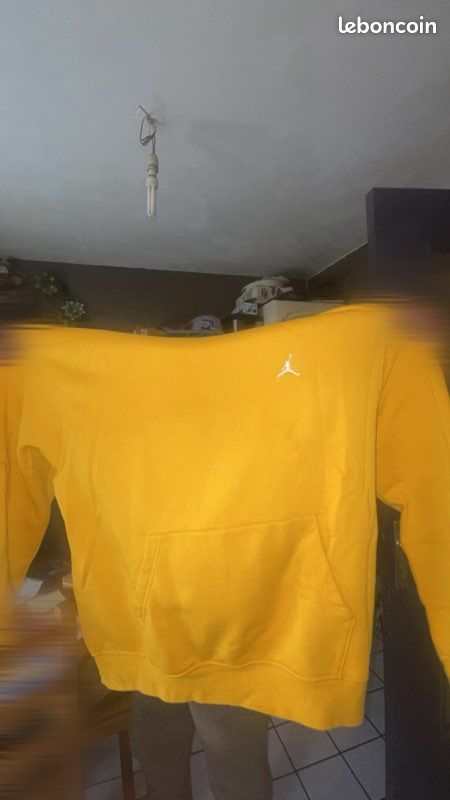 Pull Jordan jaune Vêtements