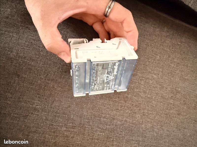 Répartiteur électrique Legrand 100A – Réf. 04884 – Bornier de distribution (image 3)