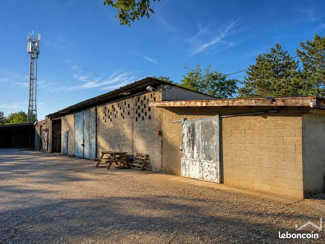 Terrain 10275 m² · à Pierrelatte · 10 275 m² · 159 000 €