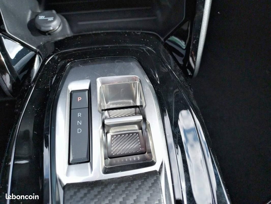 Peugeot 2008 Hybrid 145 e-DCS6 - GT Exclusive (image 14)