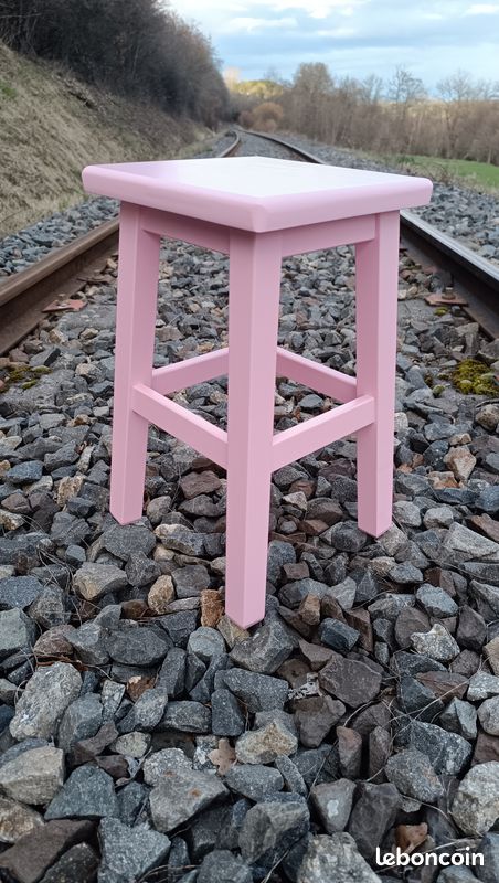 Tabouret bois massif orcines coleur rose (image 4)