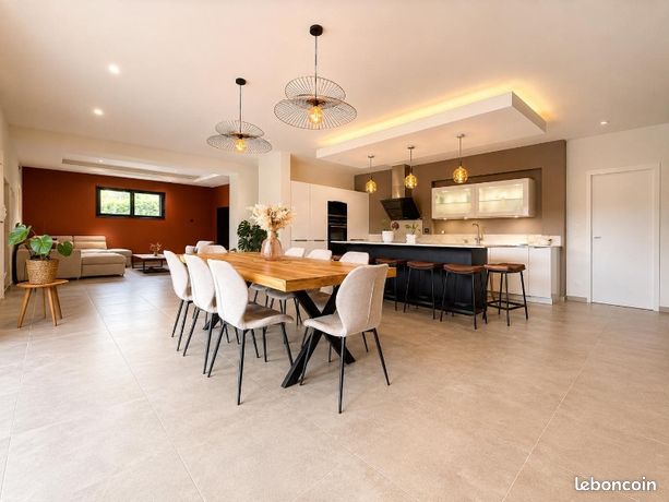 Propriété 10 pièces 300 m²