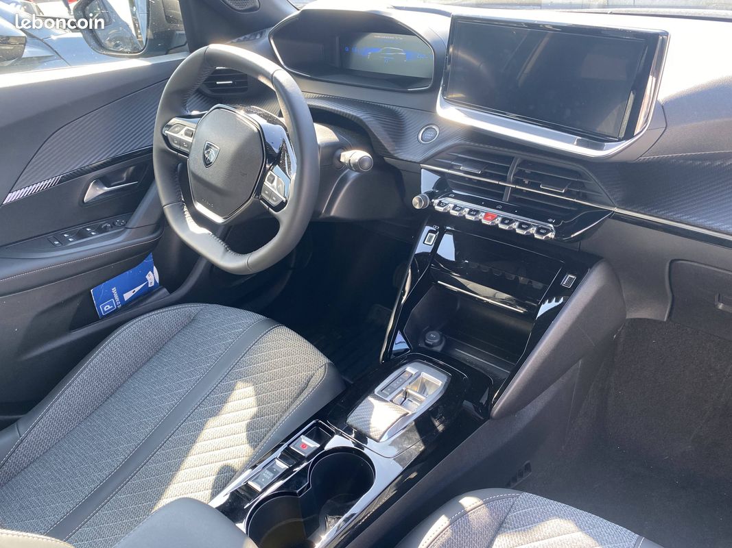 PEUGEOT 2008 Electrique 54 kWh 156 ch Allure (image 5)