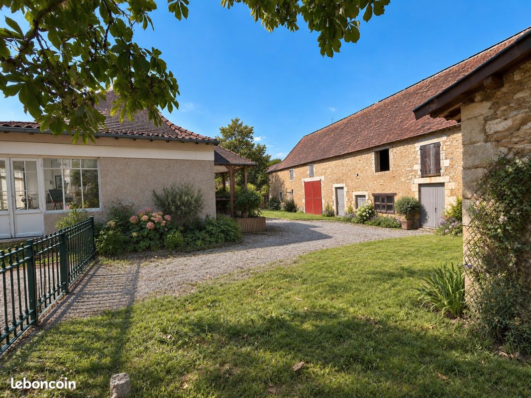 Maison 6 pièces 180 m² · à Saint-Germain-des-Prés · 180 m² · 340 000 €