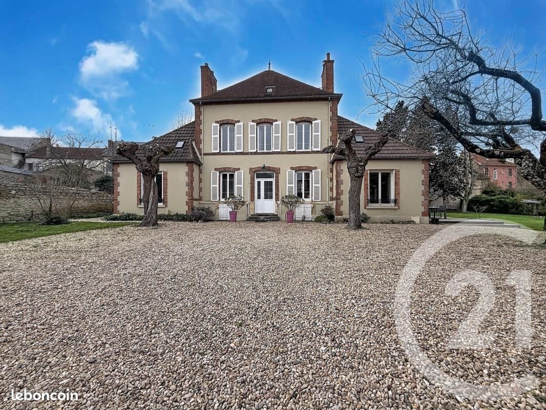 Maison 10 pièces 224 m² · à Saint-Pourçain-sur-Sioule · 224 m² · 449 000 €