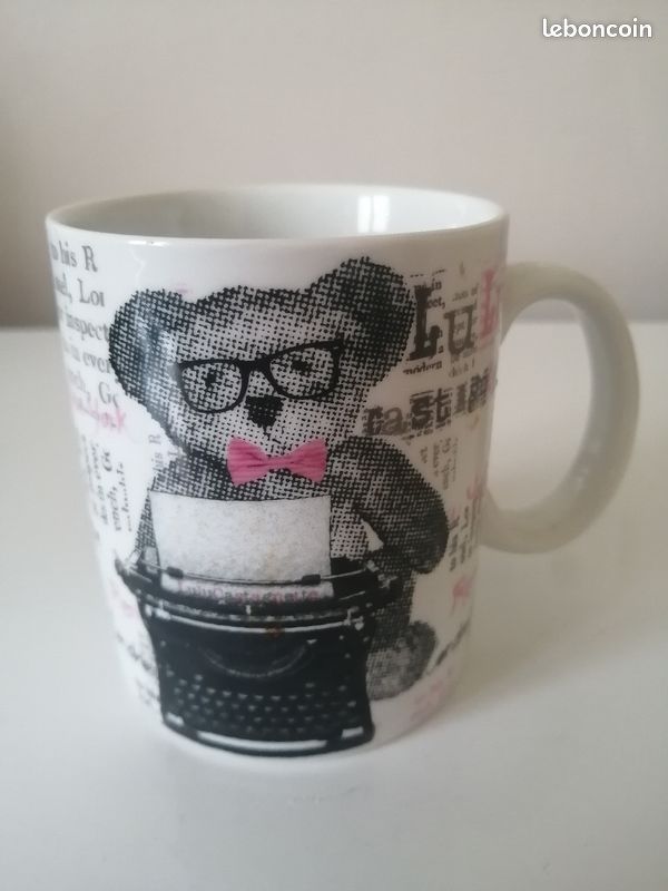 Grosse tasse/ tasse avec ours. Blanc rose et noir/gris. Parfait état (image 2)