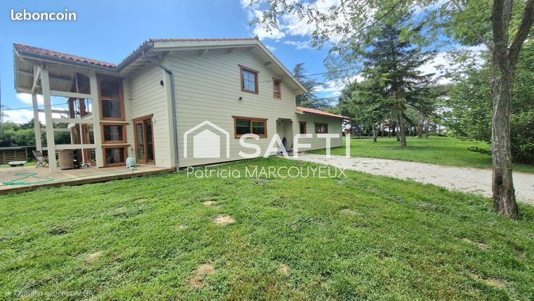 Propriété 7 pièces 259 m²