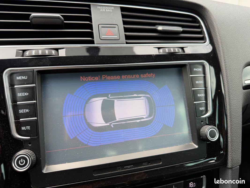 VOLKSWAGEN GOLF 7 GTI 2.0 TSI 220ch DSG6 - Sièges Chauffants / Carnet d'entretien - (image 19)