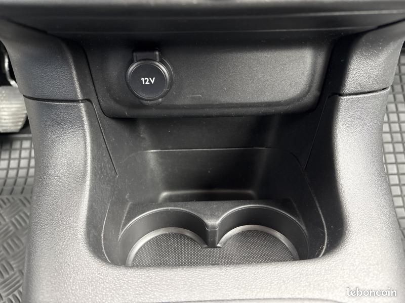 Citroen C3 1.2 PureTech 83ch S&S Feel 122-123g (image 24)