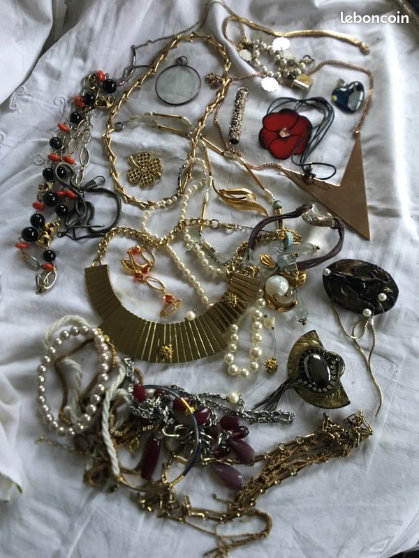Lot Bijoux Fantaisie Vintage – Occasion