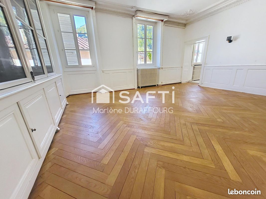 Appartement 4 pièces 122 m² · à Hauts de Bienne · 122 m² · 180 000 €