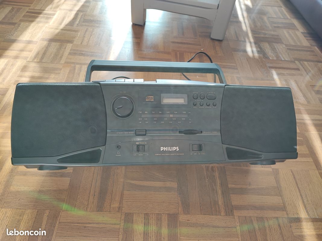 Philips Radio-Cassette-CD AZ1050: comment démonter la porte avant de la