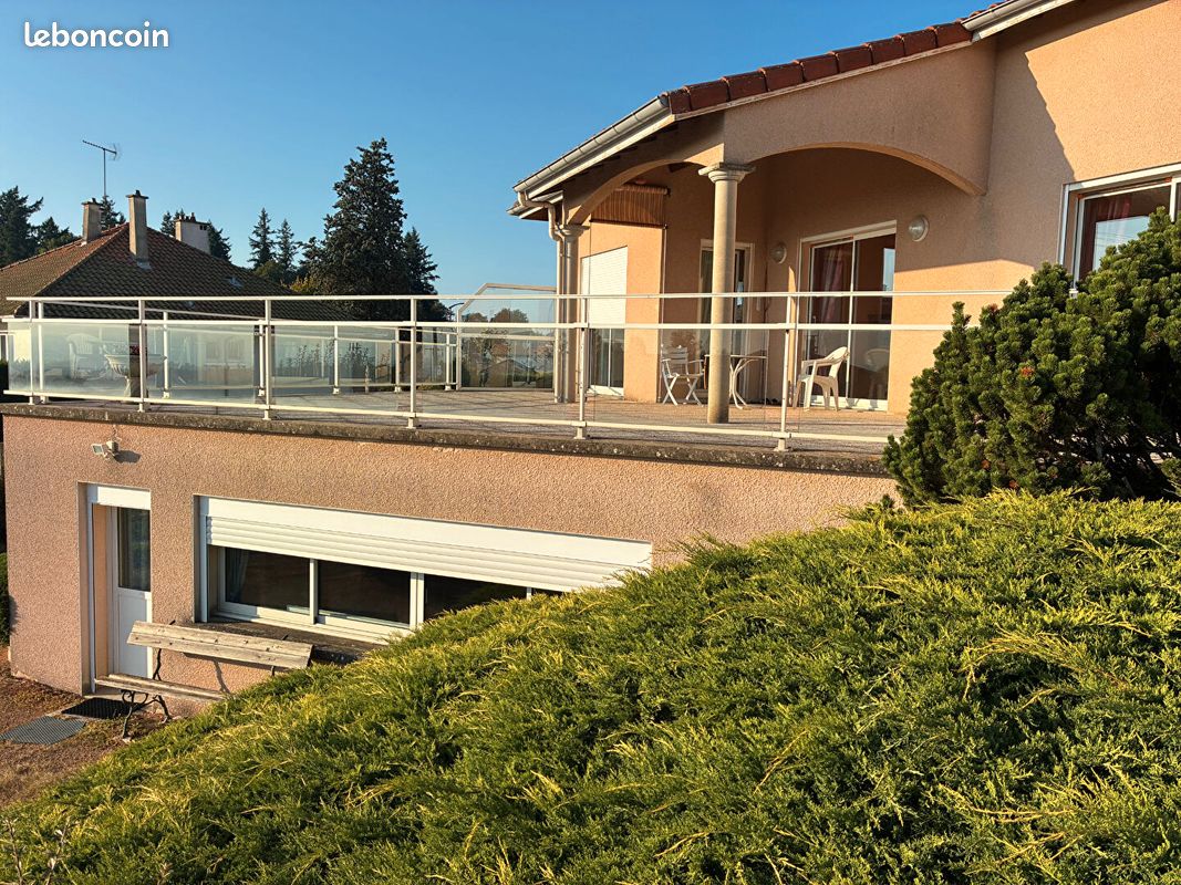 Maison 6 pièces 162 m² · à Saint-Just-la-Pendue · 162 m² · 299 000 €