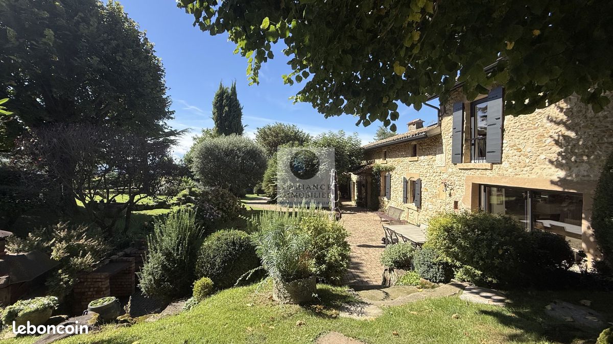 Maison 6 pièces 220 m² · à Montvendre · 220 m² · 995 000 €