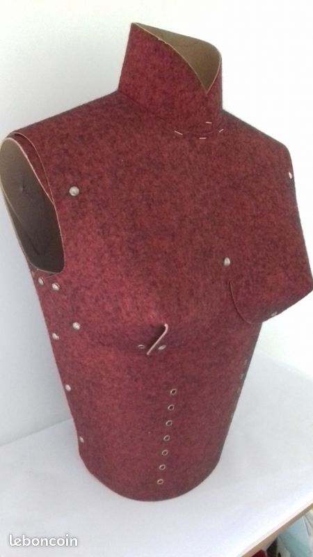Buste de couture (image 1)