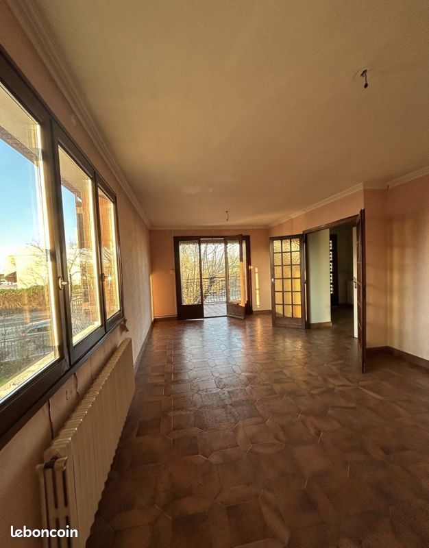 Appartement 4 pièces 100 m² · à Pusignan · 100 m² · 200 000 €