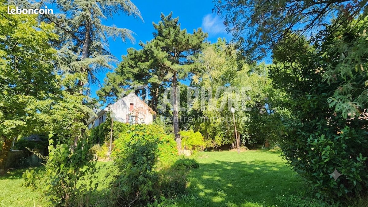 Maison 10 pièces 256 m² · à Besné · 256 m² · 441 000 €