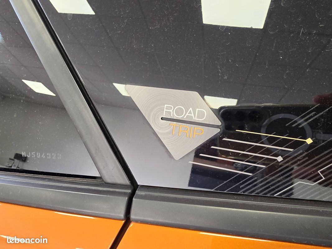 PEUGEOT 2008 PureTech 130 S&S EAT8 Roadtrip (image 11)