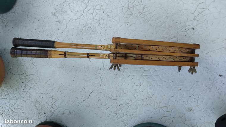 Ancien presse raquette de tennis en bois , old wooden