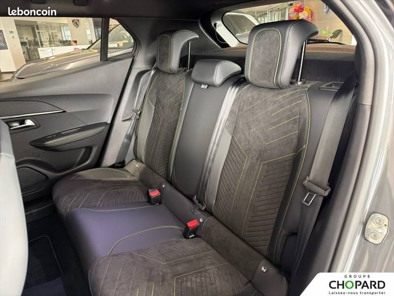 Peugeot 2008 Hybrid 145 e-DCS6 GT Exclusive (image 18)