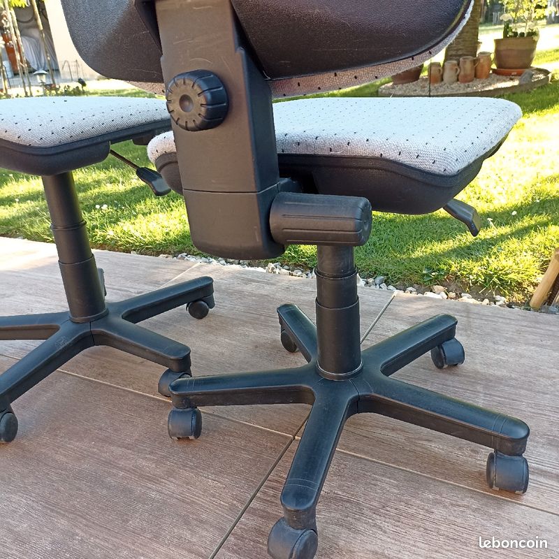 Fauteuil de bureau gris (image 1)