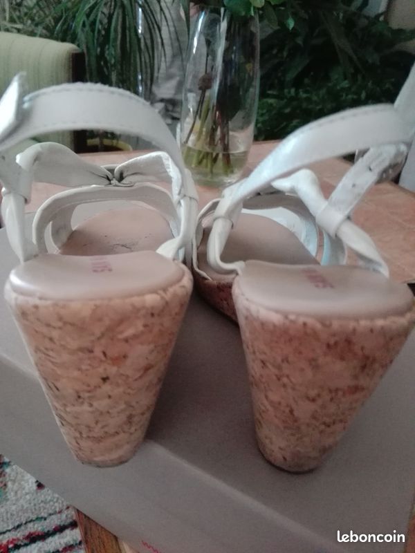 Chaussure à talon compensé (image 3)