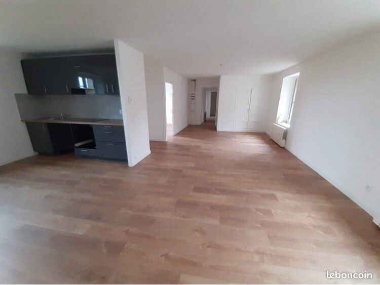Parking 4 pièces 92 m² · à Saint-Georges-en-Couzan · 92 m² · 565 €