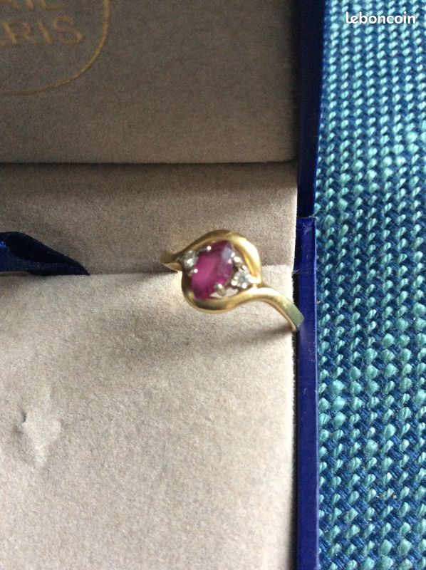 Bague or et rubis (image 2)