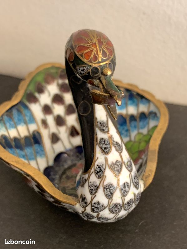 Baguier ou coupelle à bijoux boucles oreilles, émaux et laiton, décor cygne (image 11)