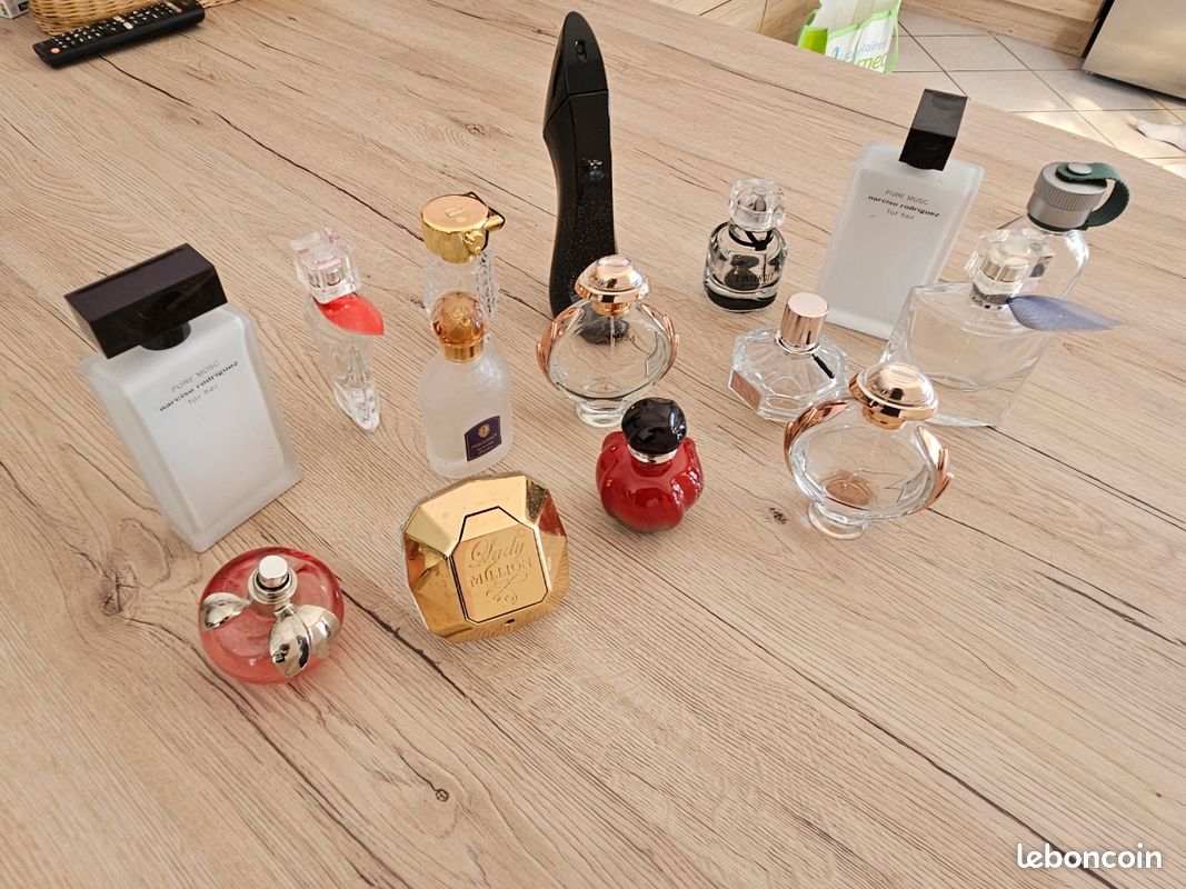 Bouteille de parfum (image 1)